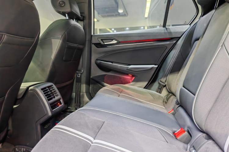 Used Volkswagen Golf 2023 Facelift 280TSI DSG R-Line Lite
