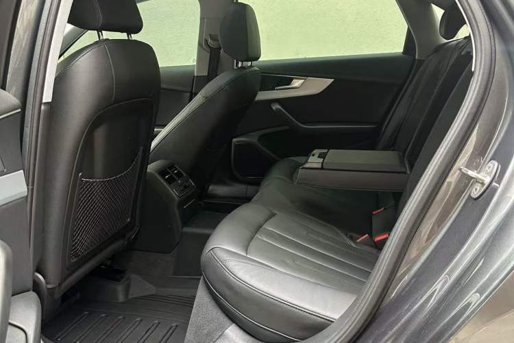 Used Audi A4L 2019 40 TFSI Fashion Edition China VI Emission Standard
