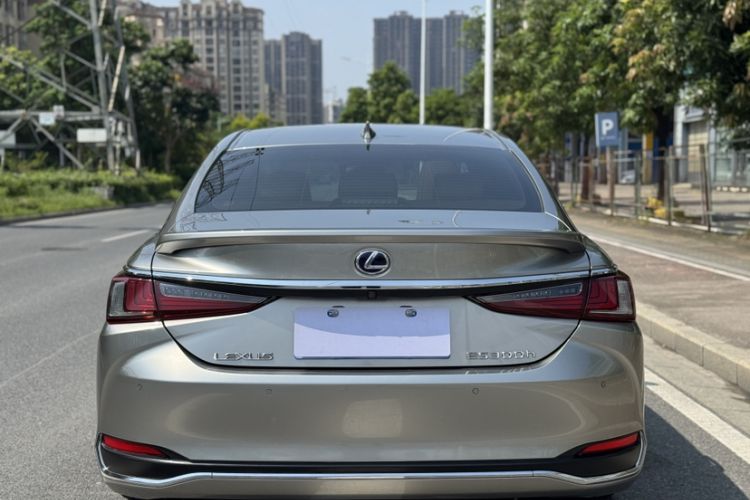 Used Lexus ES 2018 300h Premier Edition China VI Standard