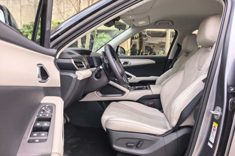 Used BYD Yuan UP 2025 Intelligent Driving Version 401 km Leading Edition