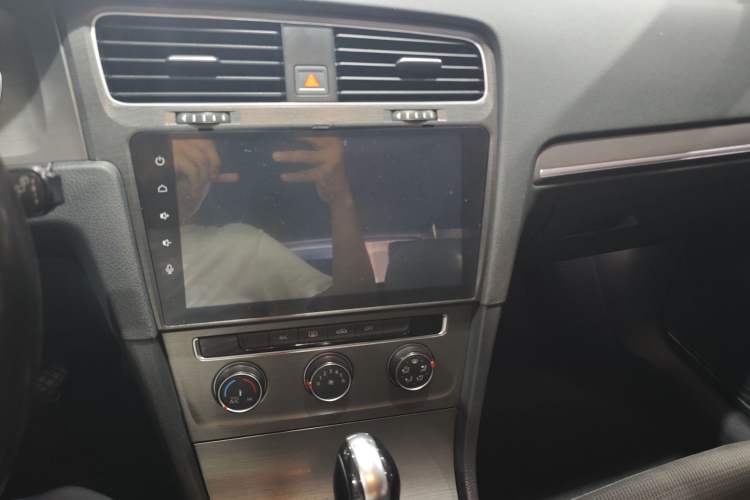 Used Volkswagen Golf 2016 230TSI Automatic Comfort Version
