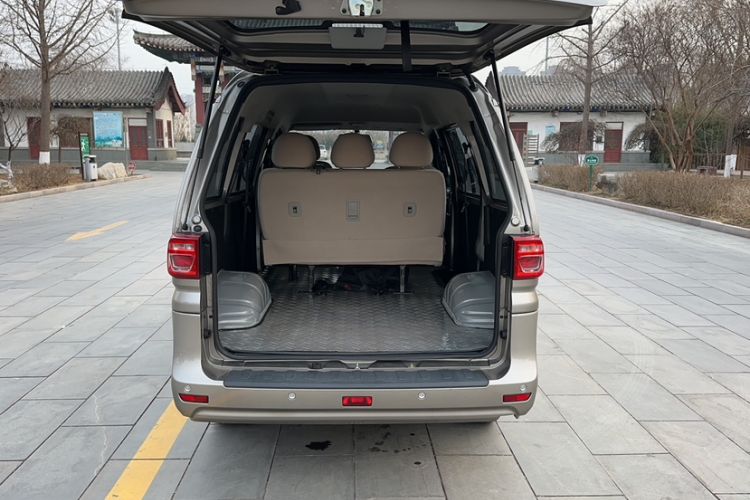 Used FORTHING Lingzhi 2023 M5 1.6L Practical Model 5 Seats