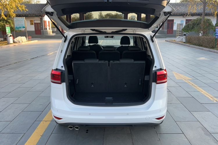 Used Volkswagen Touran 2021 Touran L 280TSI DSG Comfort Edition 7 Seats
