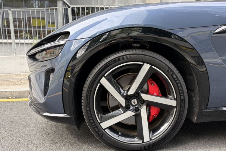 Used  YU7 2025 Ultra-Long Range High-Performance All-Wheel-Drive Max Edition
