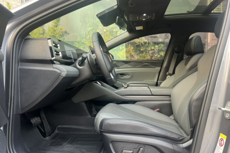 Used BYD Qin L 2025 DM-i Smart Drive 120KM Leading Model
