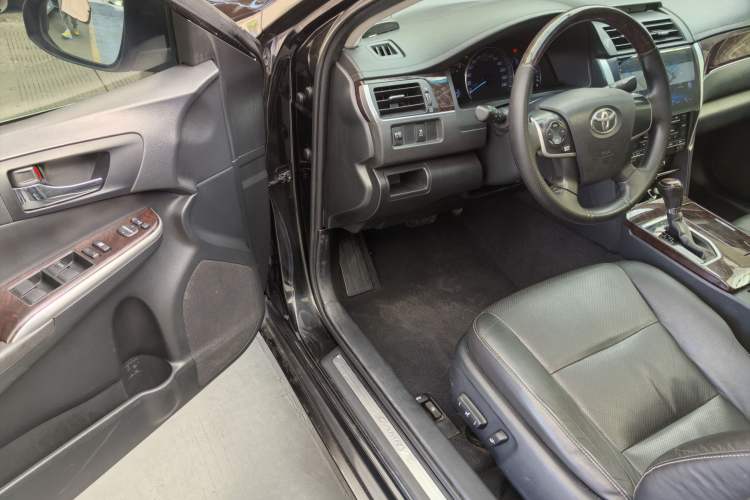 Used Toyota Camry 2016 2.0G 10th Anniversary Leading Edition
