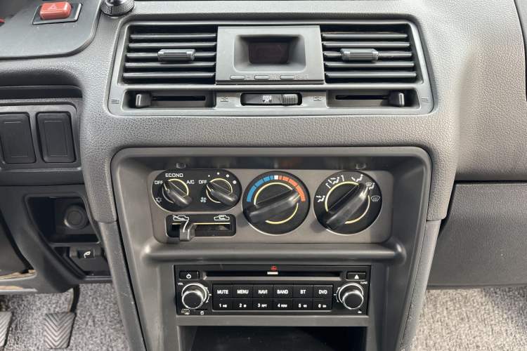 Used Leopaard 6481 2009 2.2L Manual Two-Wheel Drive
