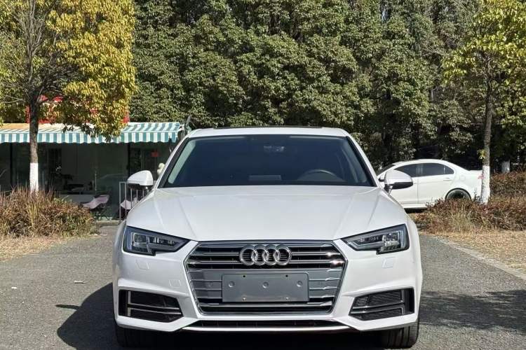 Used Audi A4L 2018 30th Anniversary Edition 40 TFSI Fashion Model
