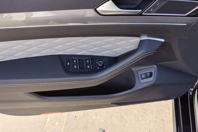 Used Volkswagen Magotan 2023 2 Million Units Limited Edition 330TSI DSG Leading Version
