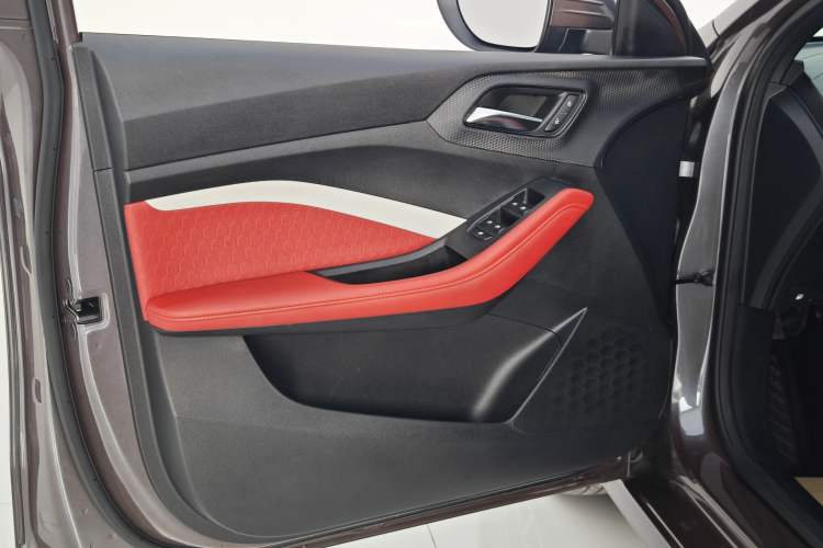 Used MG 5 2021 180 DVVT CVT Youth Luxury Edition
