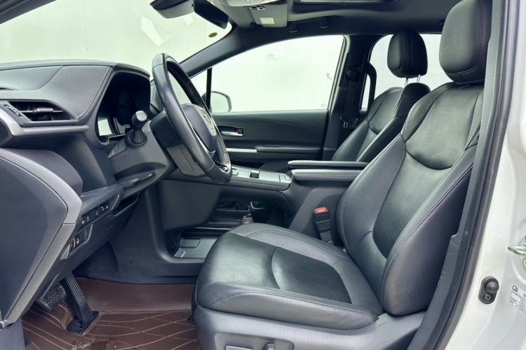 Used Toyota Sienna 2023 2.5L Hybrid Deluxe Edition