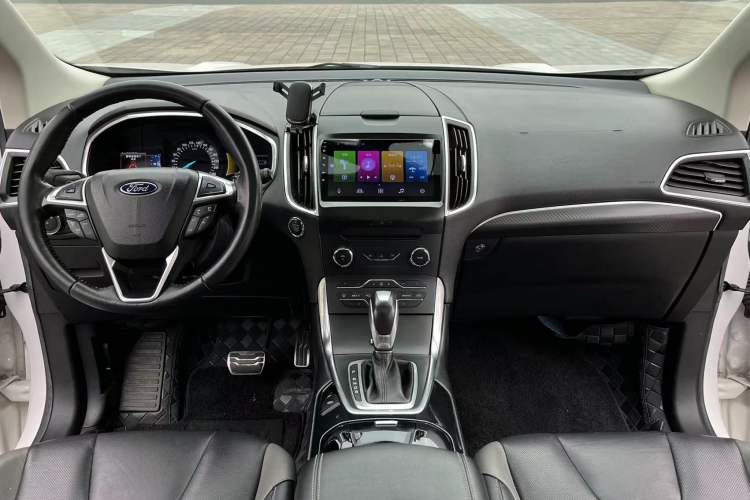 Used Ford Edge 2017 EcoBoost 245 Two-Wheel-Drive Sporty 7-Seater
