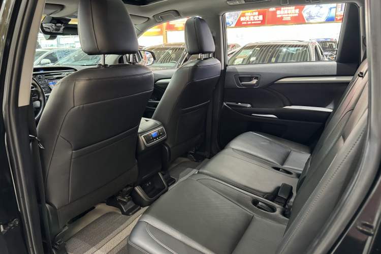 Used Toyota Highlander 2018 2.0T Four-Wheel Drive Luxury Version 7 Seats China VI Standard
