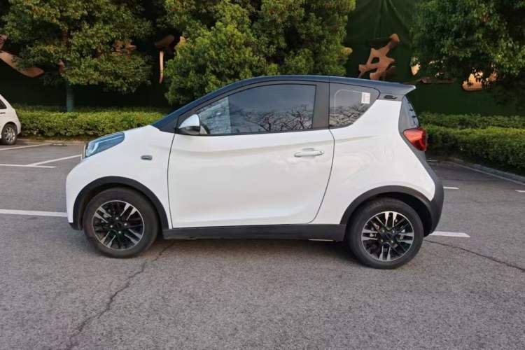Used Chery Little Ant 2022 Sweet Pink Edition Half-Sugar Version Lithium Iron Phosphate 29.2 kWh 30 kW 301 km
