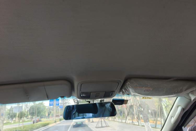 Used JMC Yusheng S350 2013 2.4T Manual Two-Wheel Drive Diesel Luxury 7-Seater
