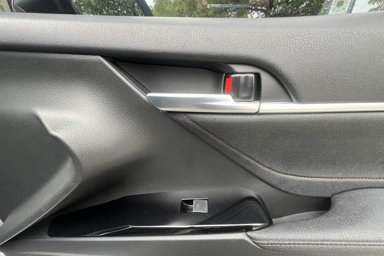 Used Toyota Camry 2021 2.0G Luxury Edition
