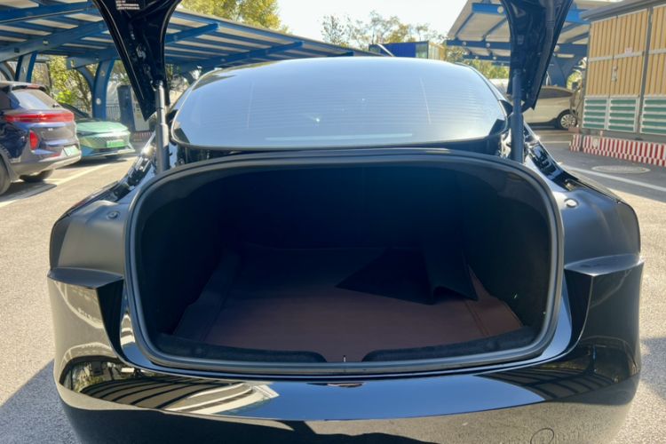 Used Tesla Model 3 2025 Rear-Wheel-Drive Version
