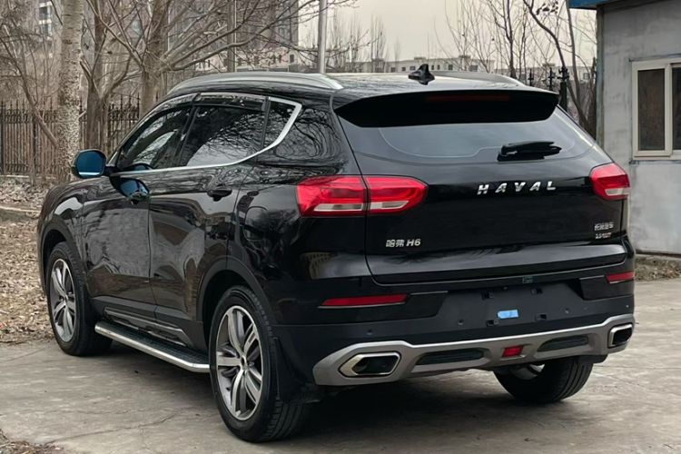 Used Haval H6 2017 Red Label 2.0T Automatic Two-Wheel Drive ZhiShang Model