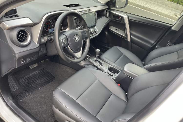 Used Toyota RAV4 2016 2.0L CVT Two-Wheel Drive Urban Edition China V Standard
