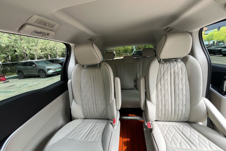 Used Buick GL8 2023 Land Executive Class 652T Luxury Model
