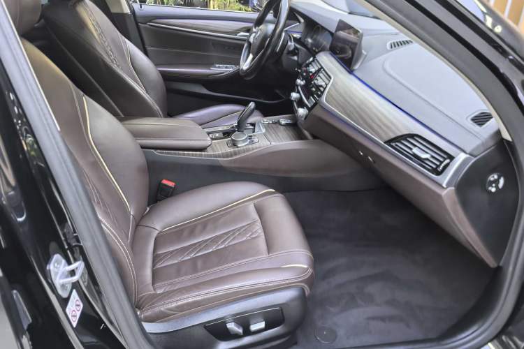 Used BMW 5 Series 2019 Facelifted 530Li Leading Edition Luxury Package
