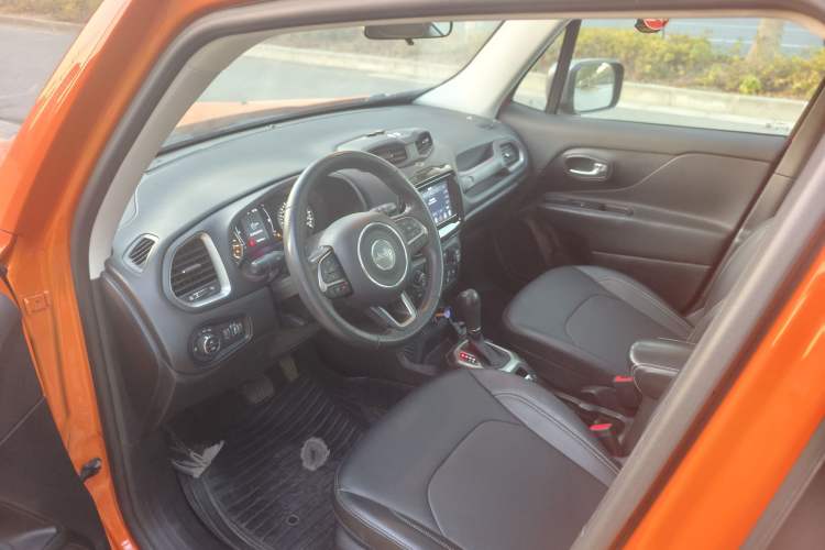 Used  Renegade 2021 220T Automatic Elite Edition
