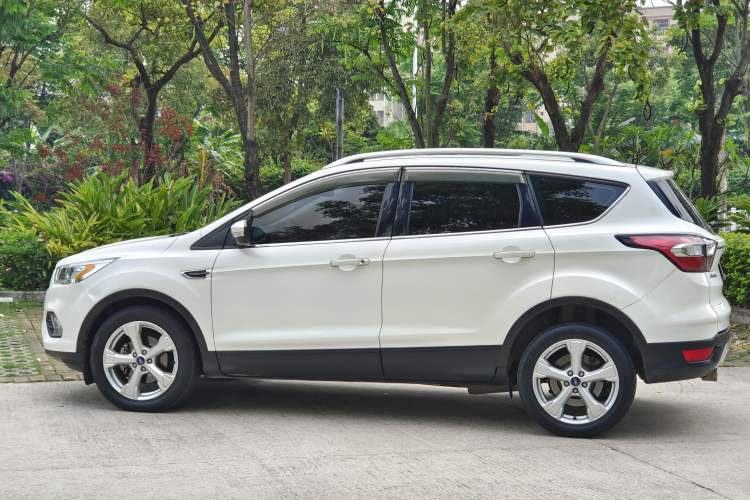 Used Ford Kuga 2017 EcoBoost 180 Two-Wheel-Drive Platinum Edition
