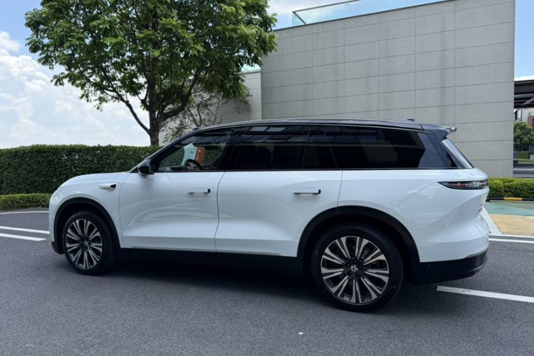 Used Nio ES8 2024 75 kWh Executive Edition
