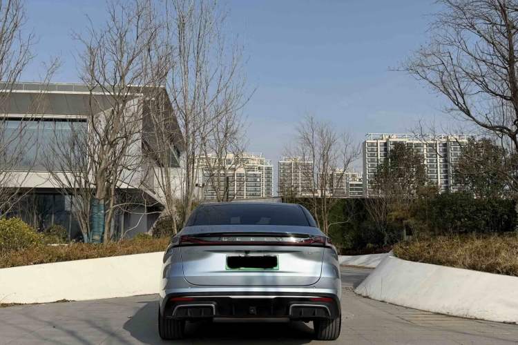 Used  L6 2025 EM-i 140km Starship Edition
