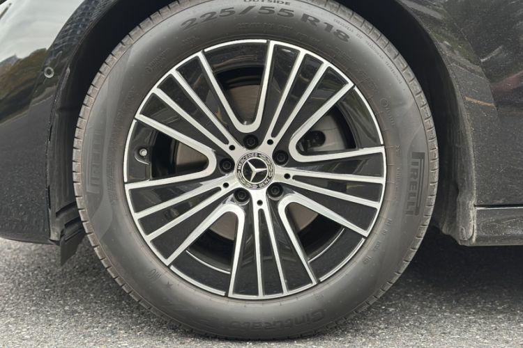 Used Mercedes-Benz E-Class 2025-Year Facelift E 260 L
