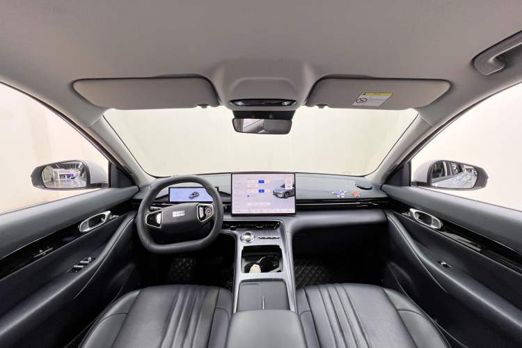 Used  E5 2024 440km Launch Edition
