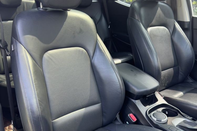 Used Hyundai Santa Fe 2015 2.4L Automatic Two-Wheel Drive Smart Version 5 Seats
