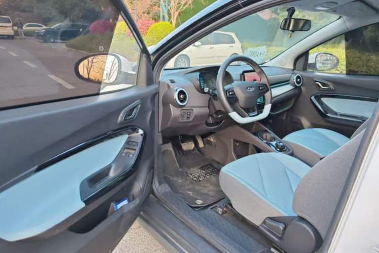 Used Chery Little Ant 2022 Sweet Pink Edition Half-Sugar Version Lithium Iron Phosphate 29.2 kWh 30 kW 301 km
