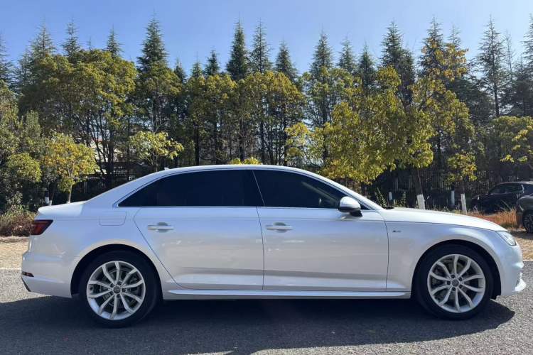 Used Audi A4L 2018 30th Anniversary Edition 40 TFSI Fashion Model
