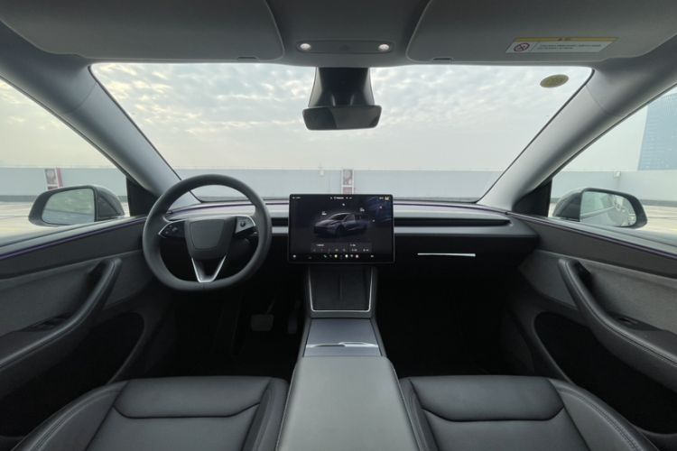 Used Tesla Model Y 2025 Long-Range All-Wheel-Drive Version
