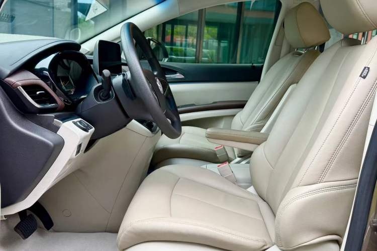 Used Buick GL8 2023 Land Executive Class Comfort Model
