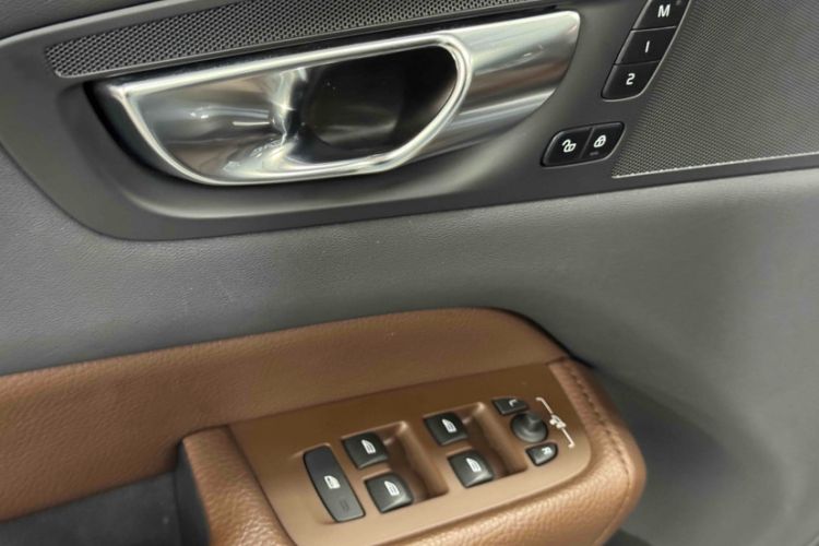 Used Volvo XC60 2022 B5 4x4 Smart Luxury Edition
