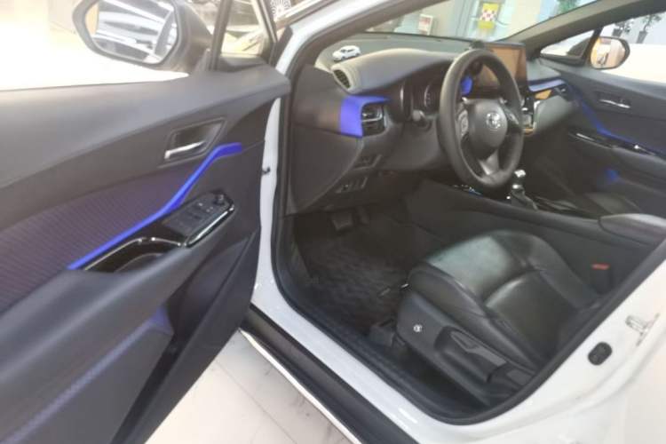 Used Toyota IZOA 2018 2.0L Yichi Version China VI Standard
