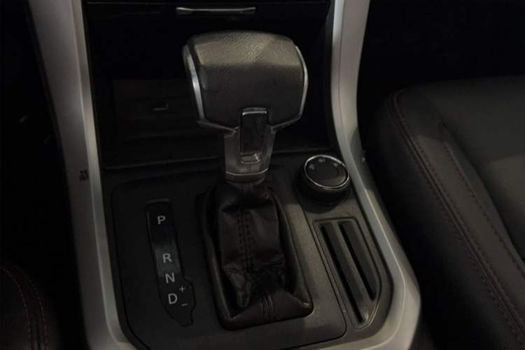 Used SAIC MAXUS T60 2017 2.0T Gasoline Automatic 4x4 High-Ride Flagship Long-Wheelbase Version
