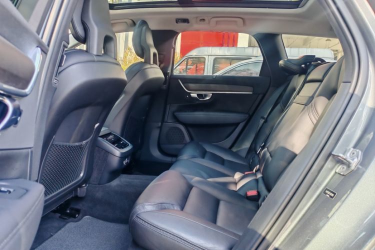 Used Volvo V90 2017 Cross Country T5 AWD Smart Range Edition