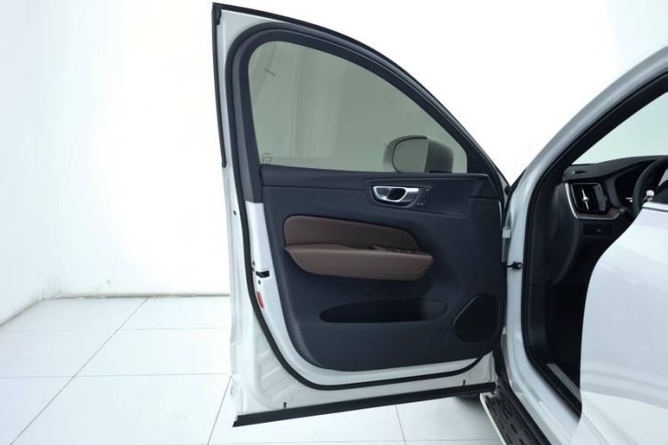 Used Volvo XC60 2024 B5 4x4 Smart Luxury Edition