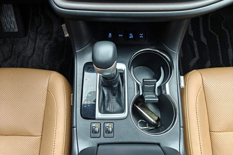 Used Toyota Highlander 2018 2.0T Four-Wheel Drive Knight Edition 7 Seats China VI Standard
