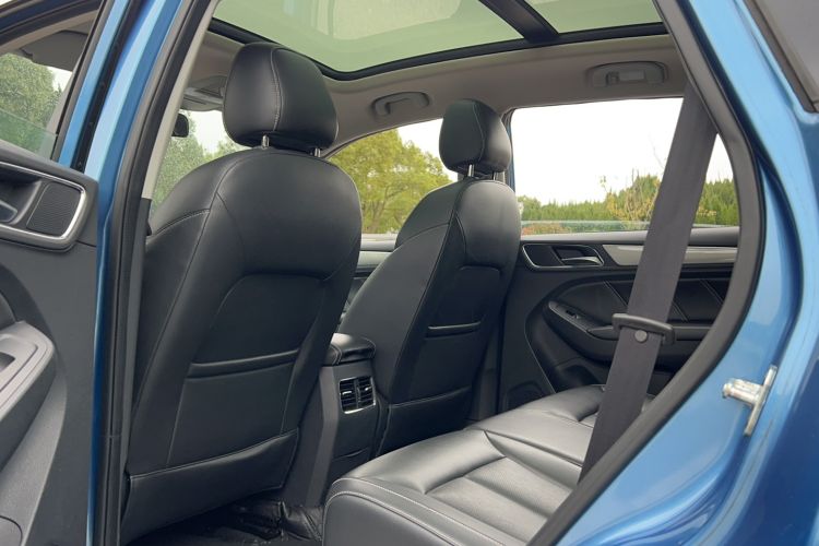 Used Roewe RX5 2016 20T Two-Wheel Drive Automatic Internet Smart Edition
