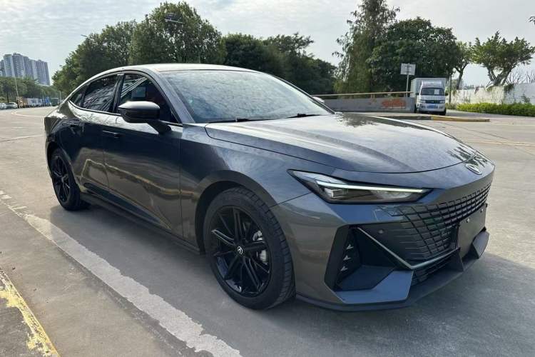 Used Changan UNI-V 2022 1.5T Prestige Version
