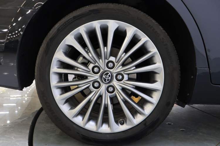 Used Toyota Avalon 2019 Dual-Engine 2.5L XLE Prestige Version China VI Standard
