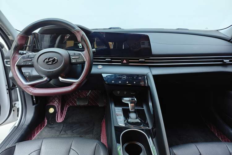 Used Hyundai Elantra 2022 1.5L CVT LUX Prestige Edition
