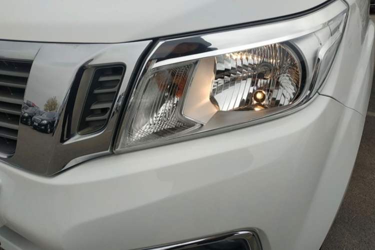 Used Nissan Navara 2017 2.5L Automatic 2WD Luxury Edition QR25
