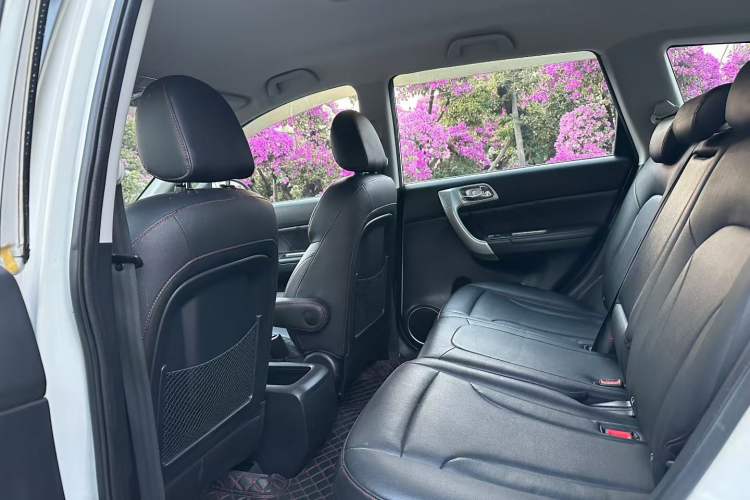 Used Haval H6 2013 Upgraded Model 1.5T Manual Two-Wheel Drive Elite Version
