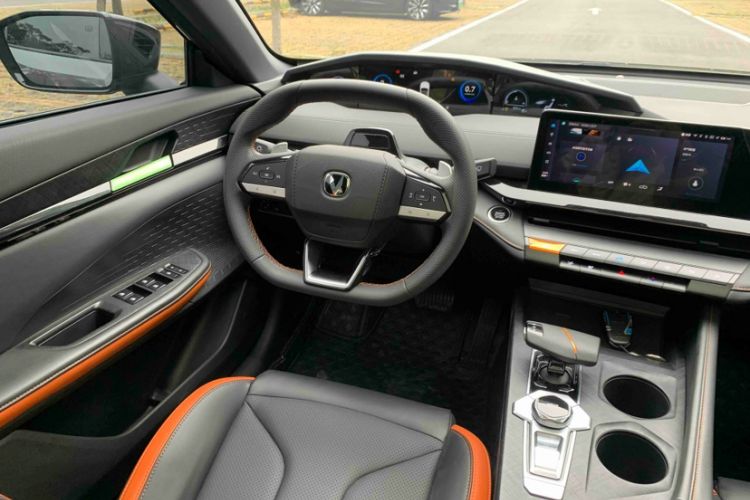 Used Changan UNI-V 2023 1.5T Prestige Model
