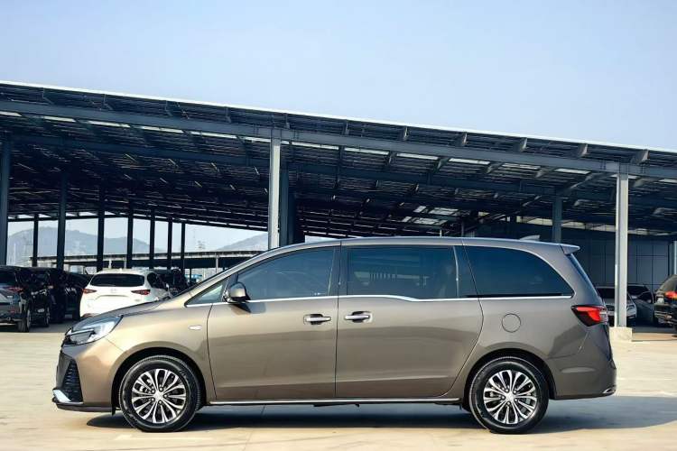 Used Buick GL8 2023 Facelifted Land Cruiser Executive Luxury Version
